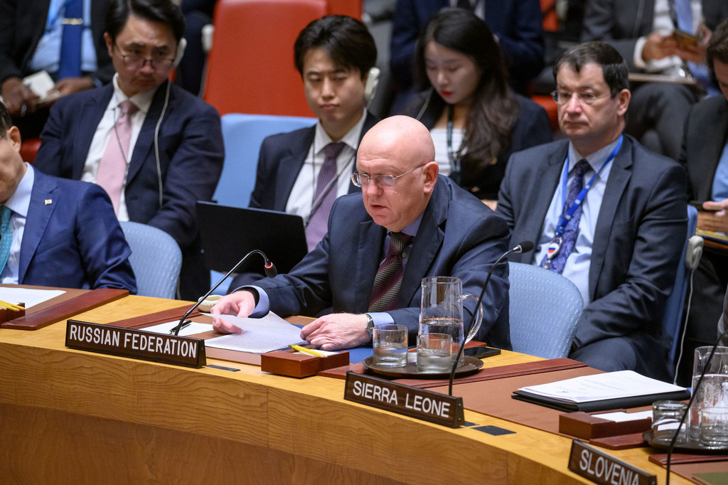 俄罗斯常驻联合国代表涅边贾在安全理事会会议上就中东局势发表讲话。