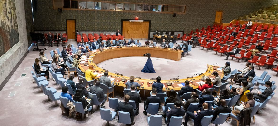 A wide view of the Security Council meeting on cooperation between the United Nations and regional and subregional organizations in maintaining international peace and security.