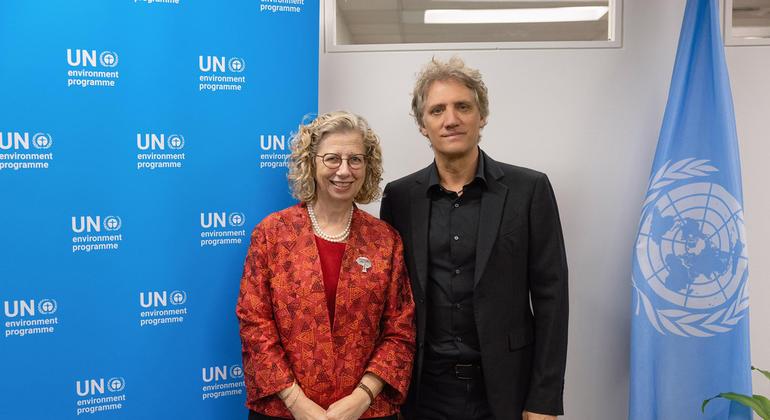 El músico argentino y embajador regional de buena voluntad del Programa de las Naciones Unidas para el Medio Ambiente para América Latina y el Caribe, se reúne con la directora ejecutiva del organismo, Inger Andersen.