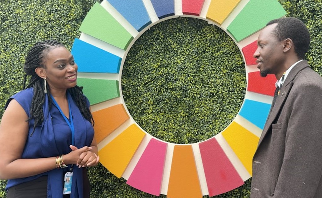 Omon Ukpoma-Olaiya Kiongozi wa Timu ya Uwekezaji ya UNCDF ya Kanda ya Afrika Mashariki na Kusini na Mataifa ya Kiarabu akihojiwa na Anold Kayanda huko New York, Marekani (Sept 2025)