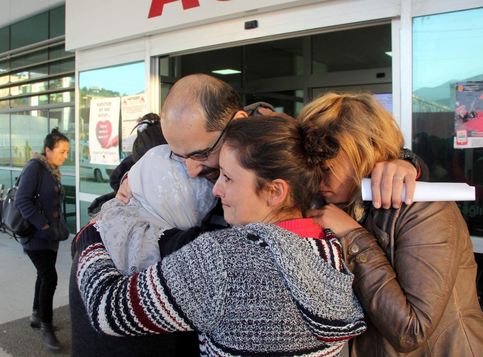 Riyad Avlar (à gauche) a subi des tortures physiques, psychologiques et sexuelles pendant vingt et un ans de détention dans les prisons du régime syrien d'Assad.