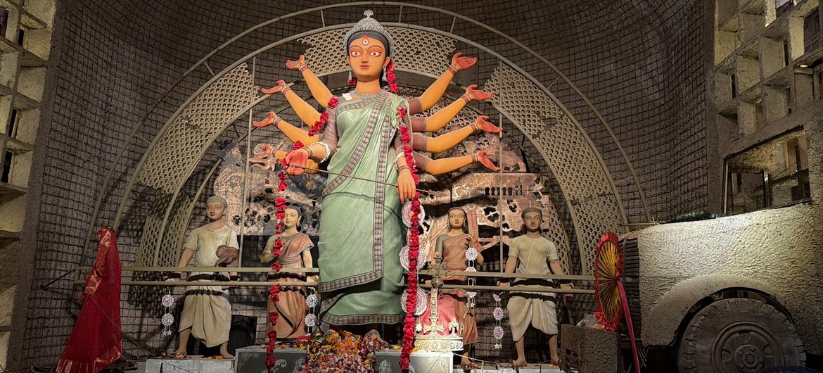 A Durga Puja pandal on the theme of riots, urges peace and harmonious community life.