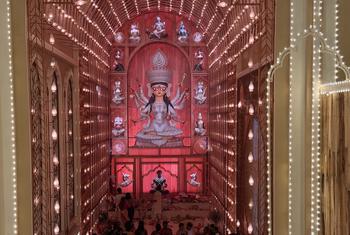 Un pandal de Durga Puja en Calcuta, India. Un pandal de Durga Puja en Calcuta, India.