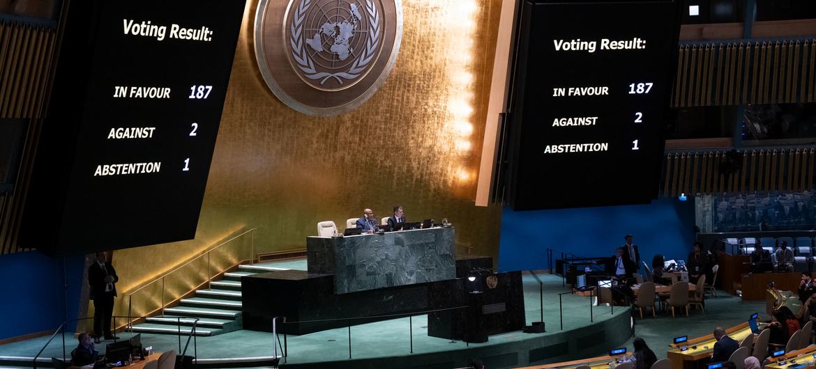 A Assembleia Geral da ONU vota a necessidade de acabar com o embargo económico, comercial e financeiro imposto pelos Estados Unidos contra Cuba