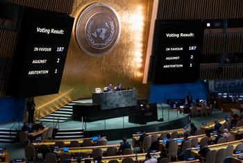 यूएन महासभा में क्यूबा पर थोपे गए प्रतिबन्धों के विरोध में लाए गए प्रस्ताव पर मतदान.