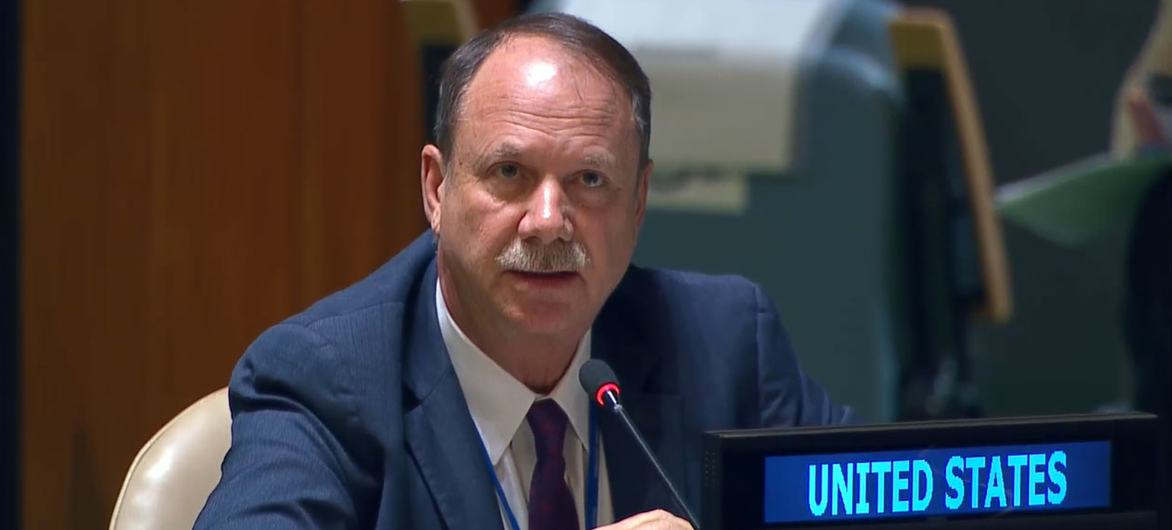 In explanation of vote, representative Paul Folmsbee of the US, addresses the UN General Assembly meeting on the necessity of ending the economic, commercial and financial embargo imposed by US against Cuba.