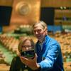 Эллен и Лоранс Андерсон в зале Генеральной Ассамблеи ООН.