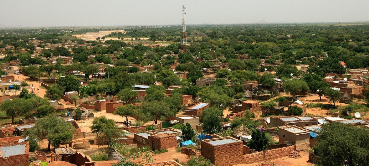 Uma vista da cidade de El Geneína, a capital de Darfur Ocidental, Sudão.