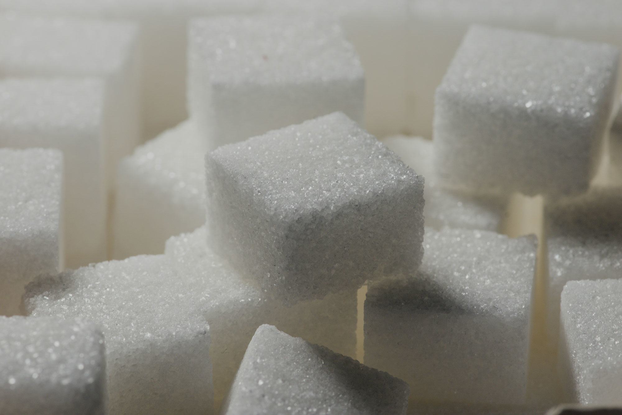Alta produção de açúcar no Brasil favorece queda global de preços de alimentos