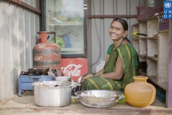 तैयम्मा का मानना है कि रोज़गार के विकल्पों को जानने के बाद कोई भी ग़रीब नहीं रह सकता.