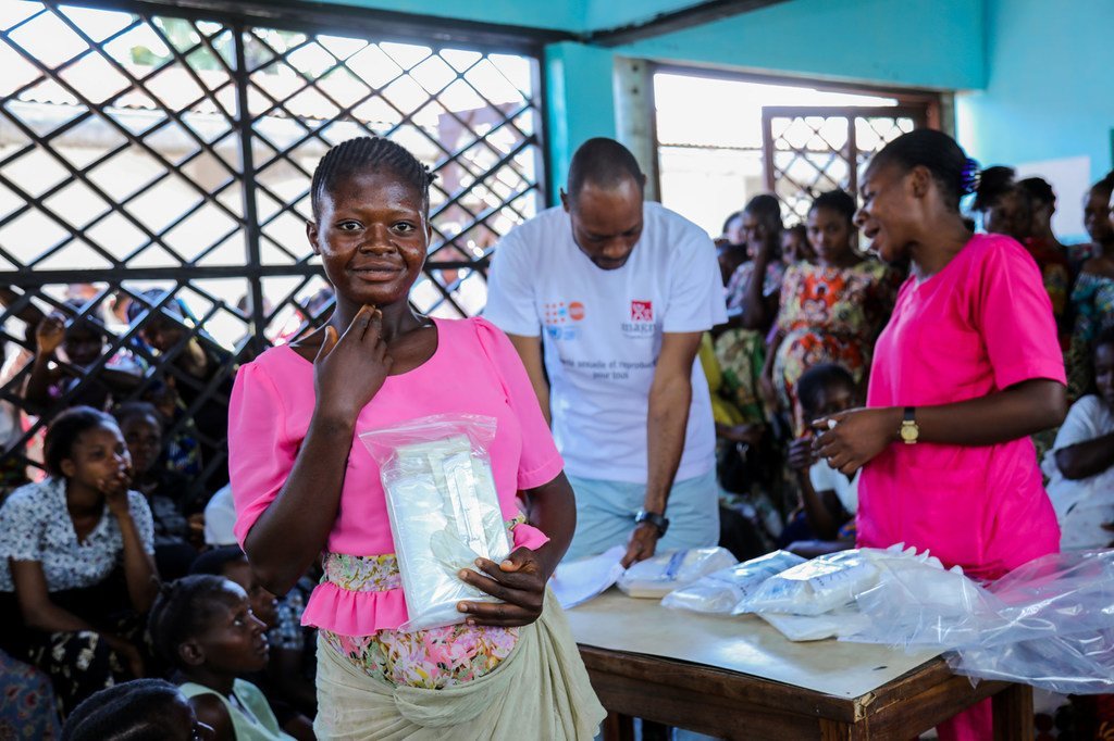 UNFPA linasambaza vifaa safi vya kujifungulia watoto kwa wanawake katika jimbo la Kasaï, Jamhuri ya Kidemokrasia ya Congo.