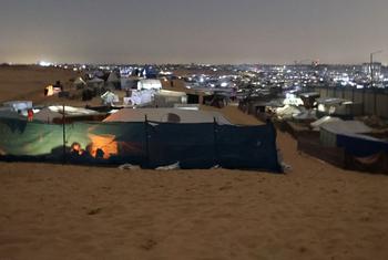 Night scenes of displaced persons’ tents in the Tal Al-Sultan neighborhood, west of the city of Rafah, south of the Gaza Strip.