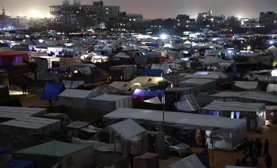 غزة: الأمم المتحدة تستأنف عملياتها الليلية بعد توقف دام 48 ساعة غزة: الأمم المتحدة تستأنف عملياتها الليلية بعد توقف دام 48 ساعة