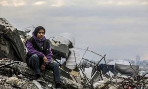 Noor, de 17 años, fotografiada en el campamento de Yabalia, en la ciudad de Gaza, el 21 de marzo de 2025.