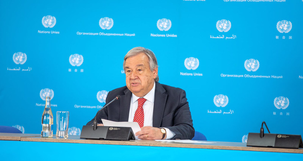 Le Secrétaire général de l'ONU, António Guterres, donne une conférence de presse à l'Office des Nations Unies à Nairobi, au Kenya. 