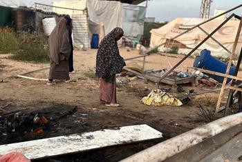 Mujeres gazatíes en un campamento de población desplazada en Khan Younis, Gaza. 