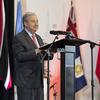 O Secretário-Geral da ONU, António Guterres, discursando em um pódio durante a cerimônia de abertura da 43ª Reunião de Chefes de Governo da CARICOM em Paramaribo, Suriname.