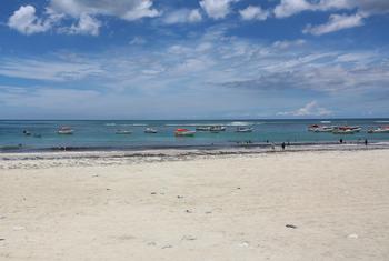 موغادیشو کا ساحلی علاقہ لیڈو بیچ جسے خودکش حملے کا نشانہ بنایا گیا (فائل فوٹو)۔