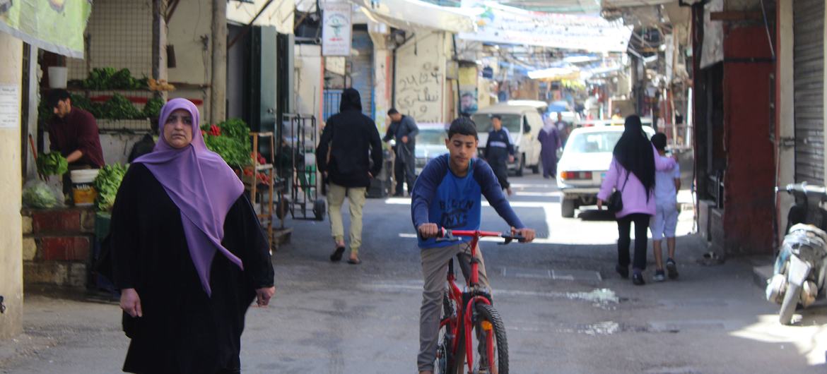 Un marché à Ein El Hilweh, le plus grand camp de réfugiés palestiniens au Liban.