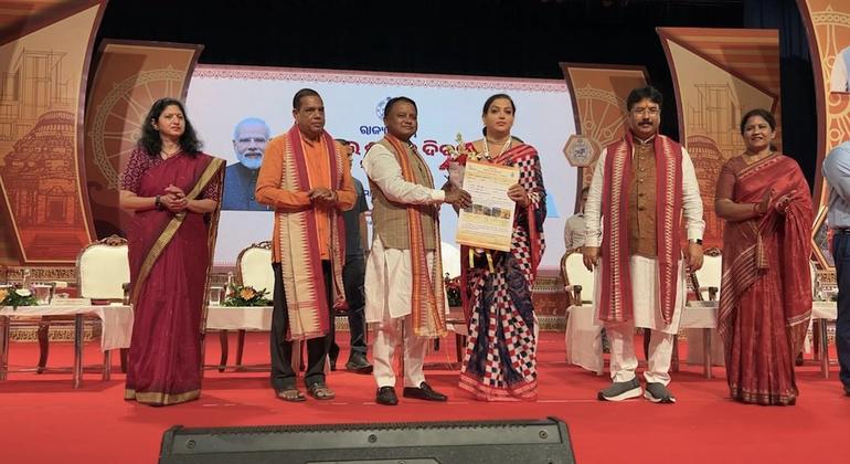 प्रधानमंत्री आवास योजना के तहत नए घर बनाने के लिए समुदाय को कार्यादेश सौंपे गए.