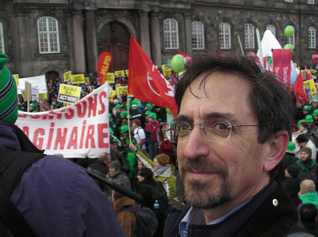 Andrew Revkin durante una protesta climática en Copenhague el año 2009.