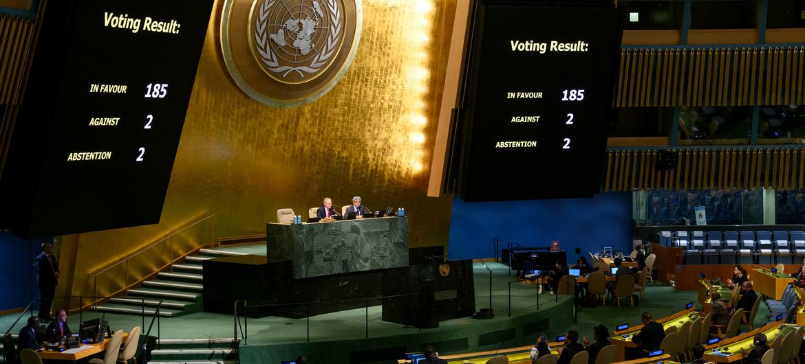 В Генеральной Ассамблее ООН проголосовали по резолюции, призывающей США отменить экономические санкции против Кубы. Резолюцию поддержали 185 государств