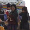 عائلات أفغانية تتجمع في بلدة تشامان الحدودية في باكستان انتظارا للعودة إلى أفغانستان.