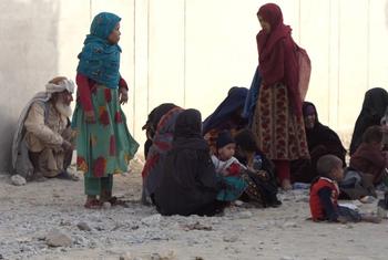 پاکستان میں پناہ لیے ہوئے افغان مہاجرین وطن واپس جانے پر مجبور ہیں۔