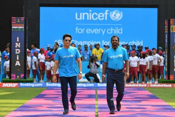 यूनीसेफ़ के दक्षिण एशिया क्षेत्रीय सदभावना दूत, सचिन तेंदुलकर ने विश्व कप क्रिकेट मैच के दौरान लड़कियों के अधिकारों के लिए 'वन डे फॉर चिल्ड्रन' अभियान का नेतृत्व किया.