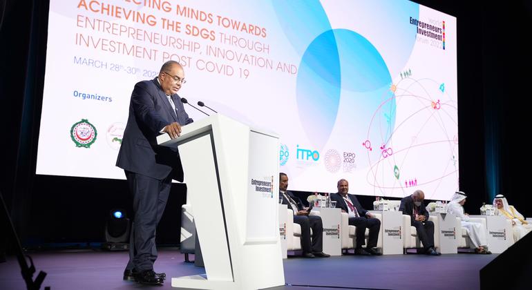 الدكتور محمود محيي الدين، المدير التنفيذي لصندوق النقد الدولي يتحدث خلال افتتاح المنتدى العالمي لرواد الأعمال والاستثمار في إكسبو دبي. 