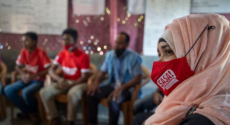 Rohingya refugee Hasina Begum and fellow community outreach volunteers attend a meeting with UNHCR staff about gender-based violence in Kutupalong refugee camp in Cox’s Bazar, Bangladesh.