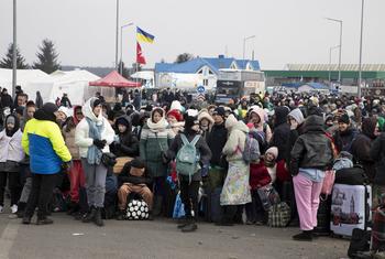 Миллионы жителей Украины вынуждены искать убежища в соседних странах.