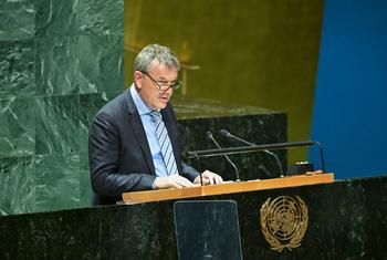 联合国近东巴勒斯坦难民救济和工程处主任专员菲利普·拉扎里尼在联合国大会非正式会议上发言。