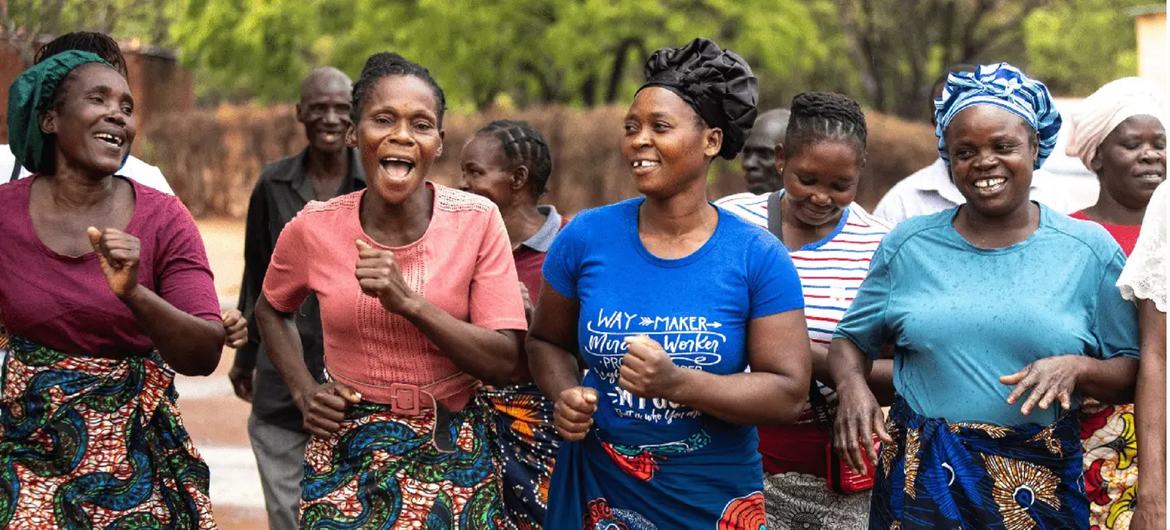 Makungwi wa ndoa za kitamaduni mjini Katete, jimboni Mashariki nchini Zambia likiongozwa na Martha Banda (kushoto). 
