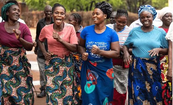 Makungwi wa ndoa za kitamaduni mjini Katete, jimboni Mashariki nchini Zambia likiongozwa na Martha Banda (kushoto). 