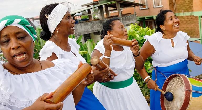 Mtandao wa Cantadora nchini Colombia ni kundi la waimbaji wanaotumia muziki wa jadi wa Colo,mbia wenye asili ya kiafrika kuhamasisha vijana katika ujenzi wa amani