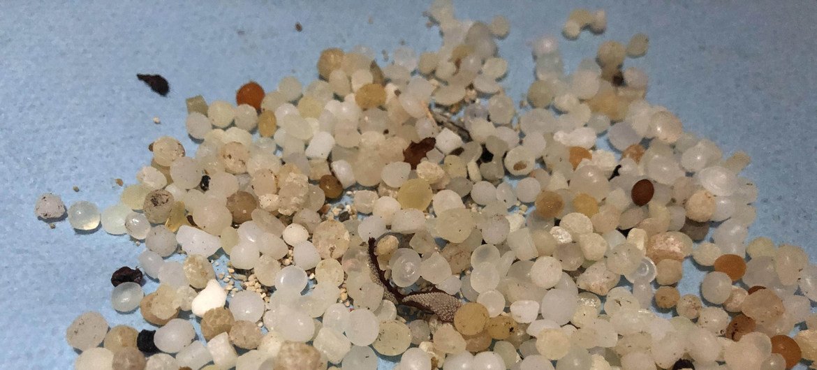 Microplastics come in a large variety of sizes, colours and chemical compositions, and include fibres, fragments, pellets, flakes, sheets or foams.