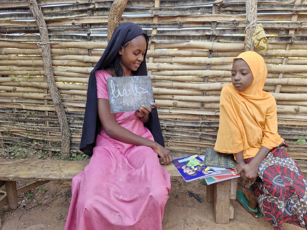 Zénabou with her sister, Aziza