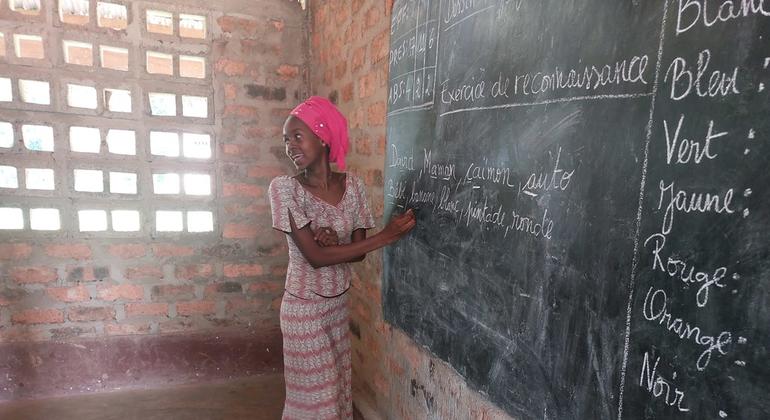 Zénabou en su clase. Zénabou en su clase.