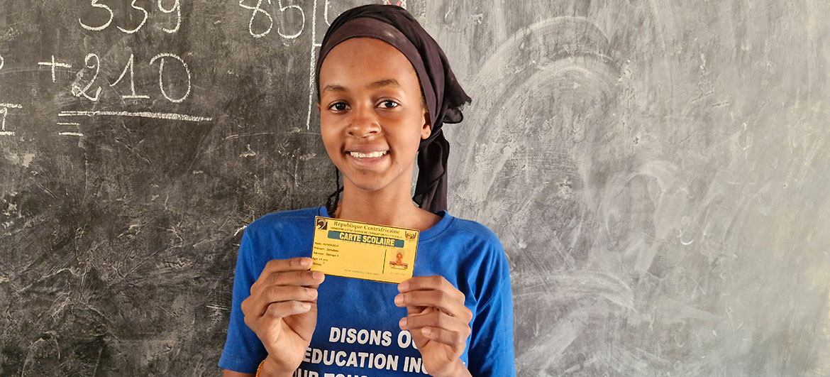 Zénabou, une adolescente sourde et muette en République centrafricaine, peut aller à l’école grâce à une initiative éducative soutenue par l’ONU.