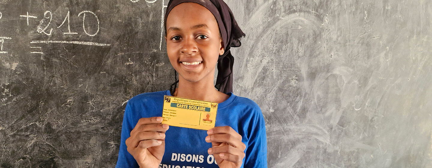 Zénabou, una adolescente sorda de la República Centroafricana, puede ir a la escuela gracias a una iniciativa educativa respaldada por la ONU.