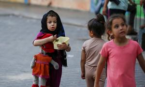 Los palestinos que se han refugiado en una escuela de la UNRWA en el campamento de Deir al-Balah, en el centro de Gaza, luchan por sobrevivir mientras carecen de acceso a las necesidades humanitarias básicas en la ciudad de Deir al-Balah, en el centro de…