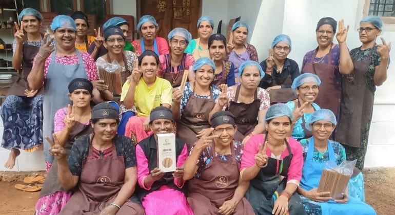 An organization called Sunbird Staws taught 22 rural women to make 40,000 biodegradable straws every week from coconut waste, which allowed to end the use of 2 Lakh plastic straws. An organization called Sunbird Staws taught 22 rural women to make 40,000 biodegradable straws every week from coconut waste, which allowed to end the use of 2 Lakh plastic straws.