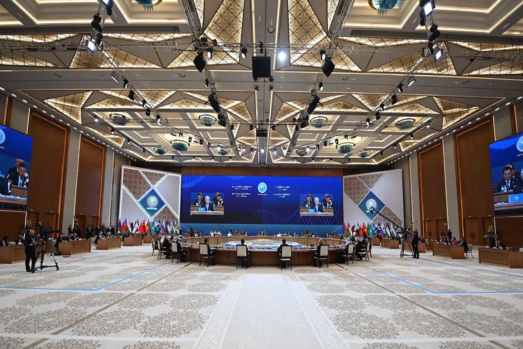 “上海合作组织+”阿斯塔纳峰会现场。