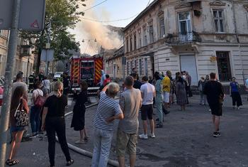 Des bâtiments endommagés par des attaques de drones et de missiles dans la ville de Lviv, à l'ouest de l'Ukraine.