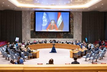 秘书长特别代表兼联合国伊拉克援助团团长亨尼斯-普拉斯哈特通过视频向安理会成员介绍伊拉克局势。