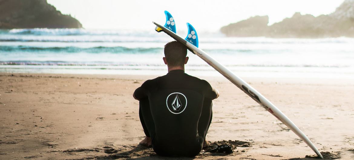 Surfers for Climate, Avustralya'nın iklim krizine dikkat çekiyor. 