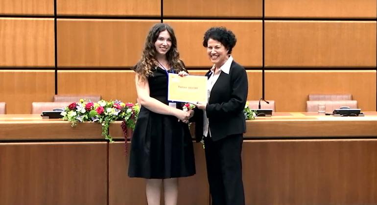 Hanine Jaafar (left) of the St. Joseph University of Beirut receives her award in the Arabic student category.