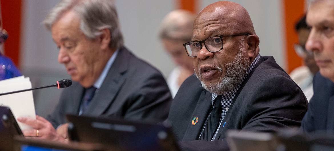 جنرل اسمبلی کے 78ویں اجلاس کے صدر ڈینس فرانسس اقوام متحدہ کے سربراہ انتونیو گوتیرش کی طرف سے بلائے گئے ’مشترکہ ایجنڈا‘ پر اجلاس سے خطاب کر رہے ہیں۔