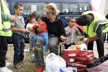 Une mère et ses quatre enfants ayant trouvé refuge à Goris, dans le sud-est de l'Arménie.